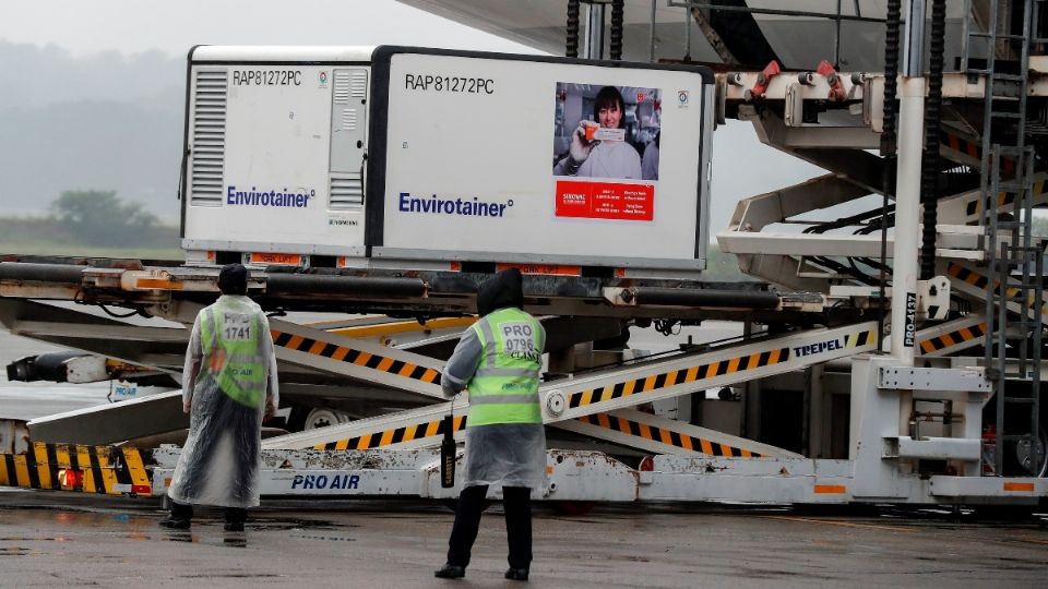 EN BRASIL. Recibieron ayer 120 mil dosis de la vacuna china CoronaVac. Foto: EFE