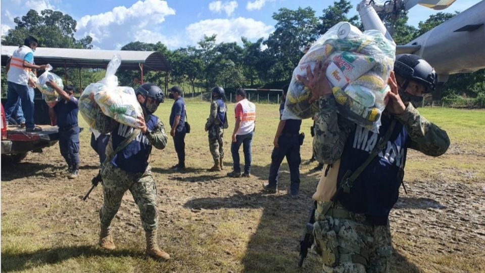 Los elementos navales apoyan en las zonas dañadas por los efectos que provocó el “Frente Frío Número 9” Foto: Cuartoscuro