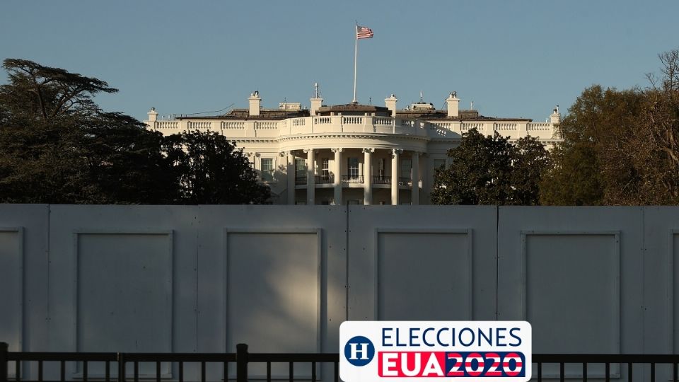 El lado sur de la Casa Blanca se veía con capas de cercas a unas horas de la elección. Foto: AP