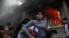 Manifestantes toman Congreso de Guatemala y le prenden fuego: protestan contra el presidente Alejandro Giammattei