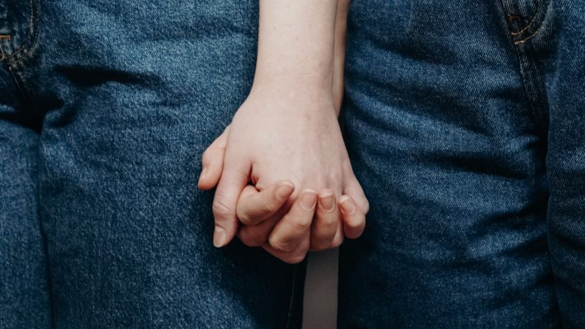 Hungría busca prohibir adopciones para parejas del mismo sexo