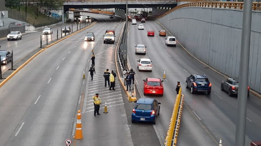 Choque entre MOTO y automóvil en primer día del carril reversible en CDMX