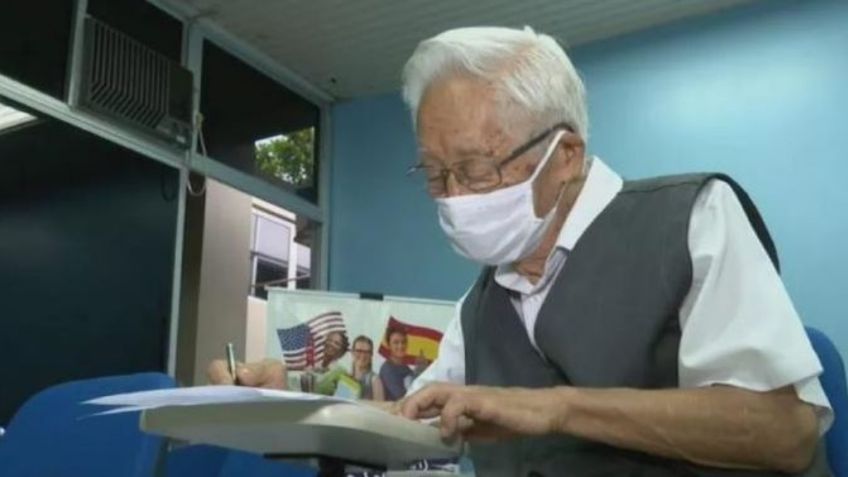 Abuelito de 82 años hace examen para la universidad; quiere estudiar medicina