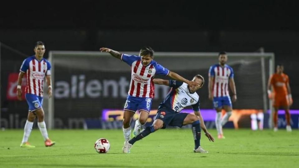 Las Chivas no le ganan un compromiso oficial a las Águilas desde hace tres años. Foto: Mexsport