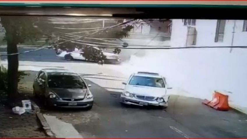 VIDEO VIRAL: Taxista choca contra un auto en Viaducto Tlalpan y huye a toda velocidad