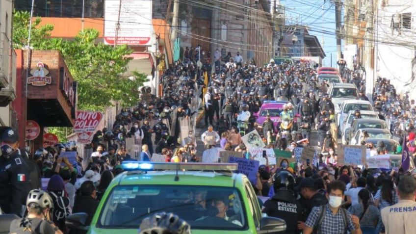 Marcha feminista en Veracruz es resguardada por la policía