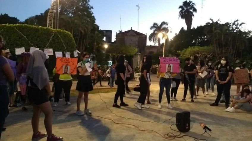 Mujeres marchan contra la violencia de género en Mérida