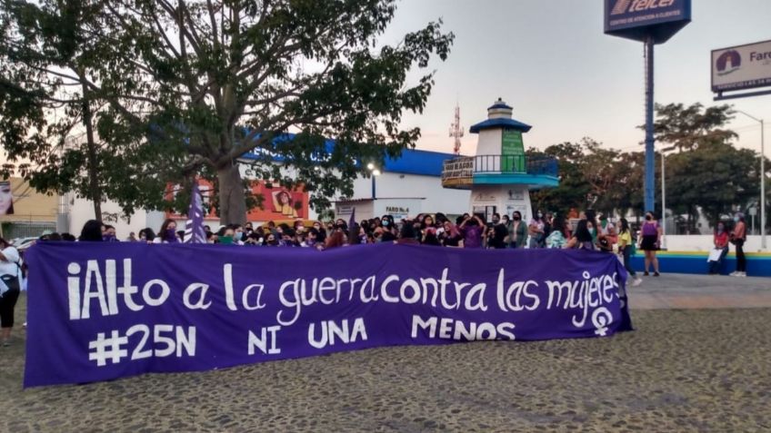 En Colima mujeres marcharon para manifestarse en contra de la violencia de género