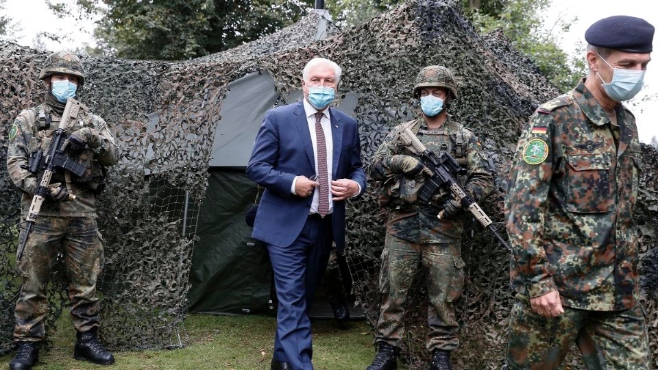 RECONOCIMIENTO. El presidente Frank-Walter Steinmeier visitó al Cuerpo Alemán. Foto: AP