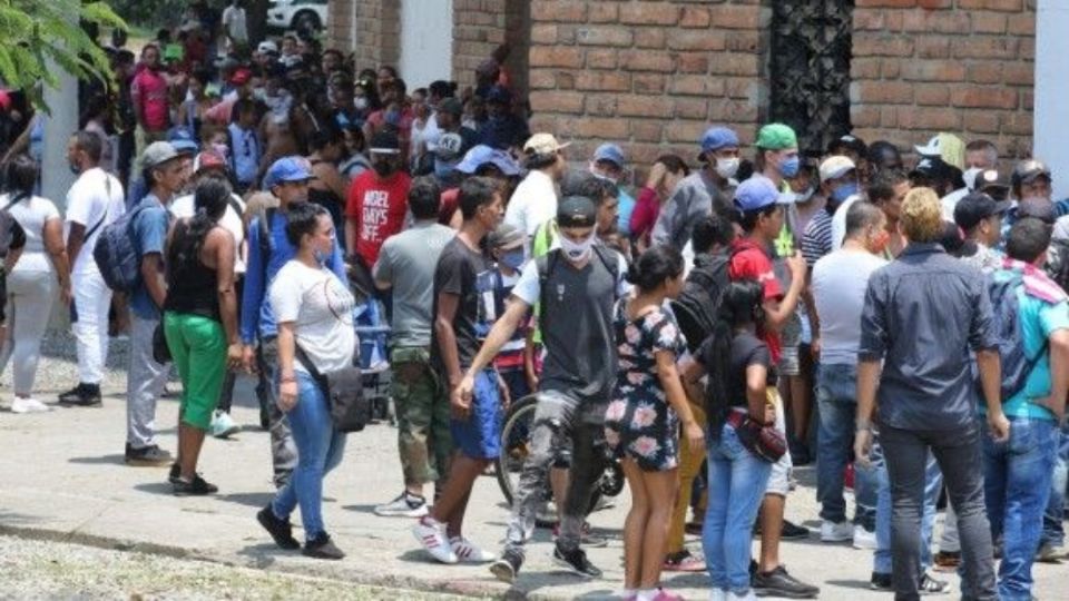 TRABAJO. Venezolanos trabajan en seguridad, peluquerías y restaurantes. Foto: Especial