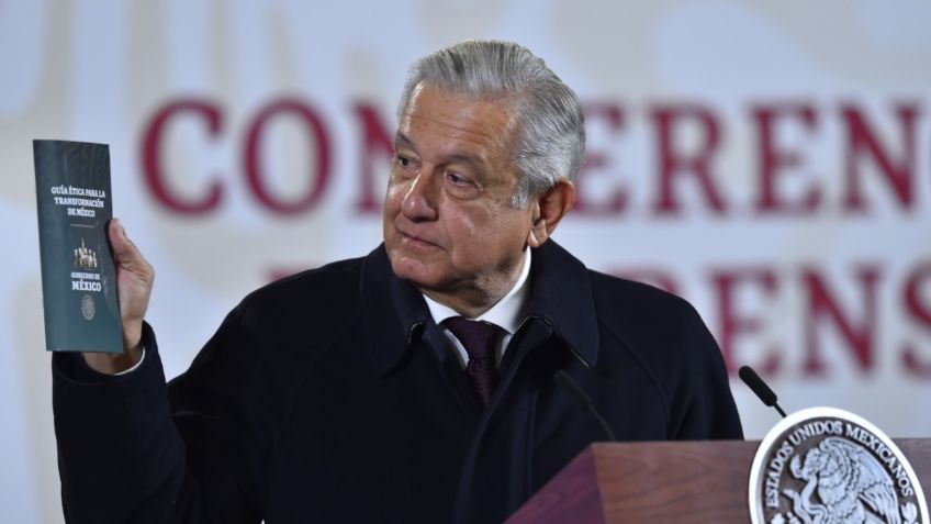 Gobierno de AMLO presenta Guía Ética para la Transformación; se repartirá a adultos mayores