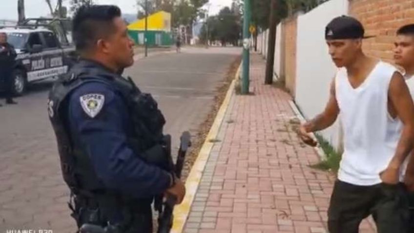 VIDEO VIRAL: ¿Quién dice que el arte no libera? Jóvenes evitan arresto al rapear frente a la policía