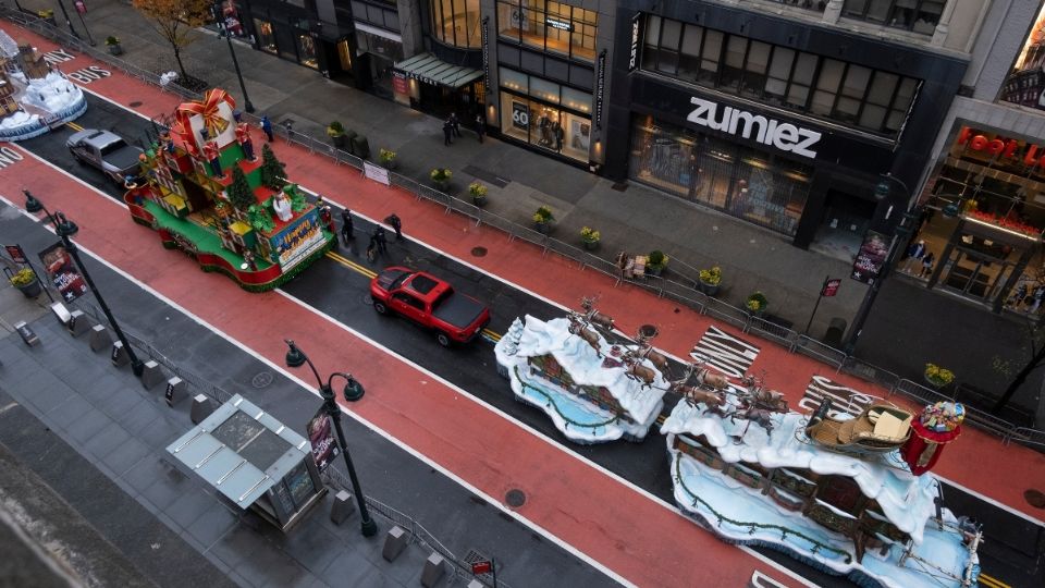 NUEVA YORK. El desfile del Día de Acción de Gracias estuvo limitado para las personas. Foto: AP