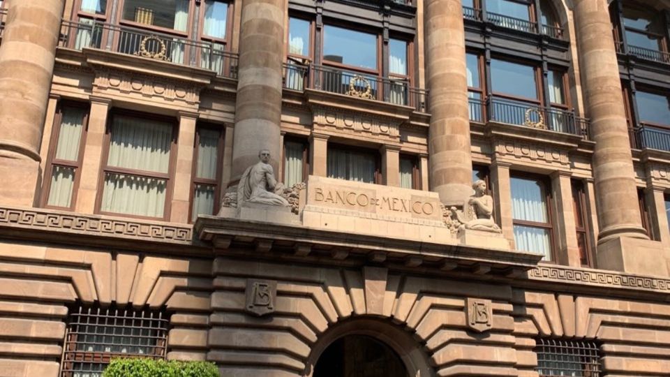 Banxico señaló que coincide con la conveniencia de que el efectivo en moneda extranjera que ingresa a México por actividades legítimas Foto: Hanzel Forteza