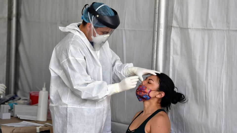 NARANJA AL LIMITE. La Ciudad de México se va a mantener por vigésima tercera semana consecutiva en el naranja del semáforo epidemiológico. Foto: Daniel Ojeda