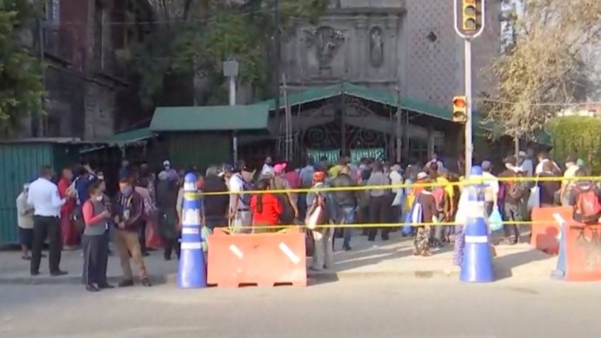 Fieles se congregan en la iglesia de San Hipólito sin temor al COVID: VIDEO