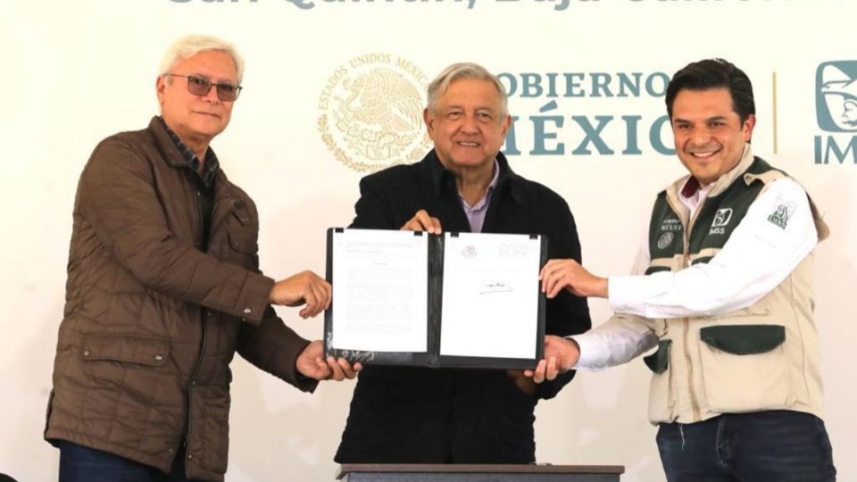 El presidente de la República, Andrés Manuel López Obrador, encabezó el acto Supervisión de obra, Ampliación del Hospital Rural San Quintín IMSS-Bienestar Foto: Especial