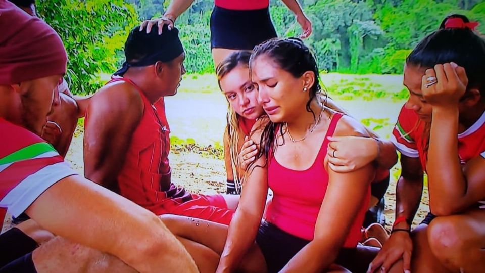 Mariana fue consolada por todos los titanes. Foto: Especial