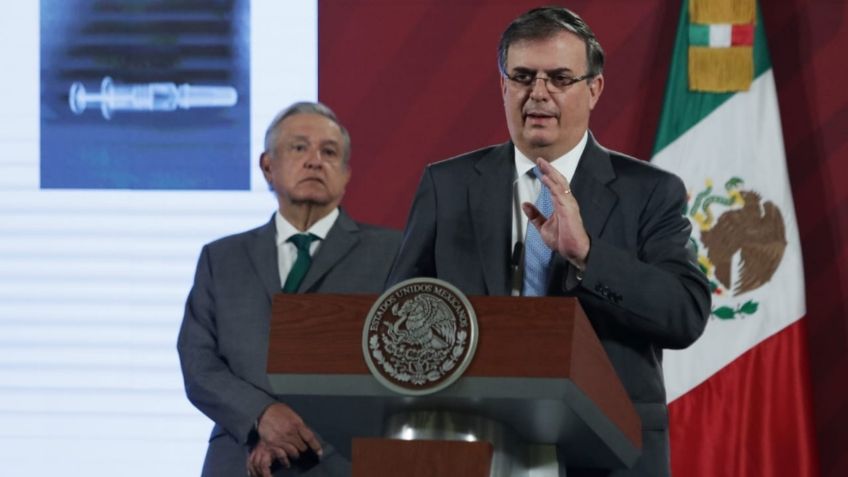 Dosis de ensayo de vacuna CanSino Bio llegan a México; buscan a miles voluntarios: Ebrard