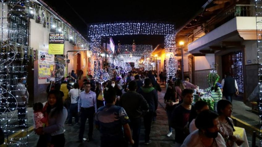 Turistas se concentran en Xico por villa iluminada; desacatan medidas sanitarias