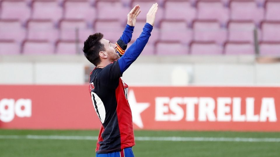 El jugador argentino rindió el homenaje a Messi. Foto: EFE