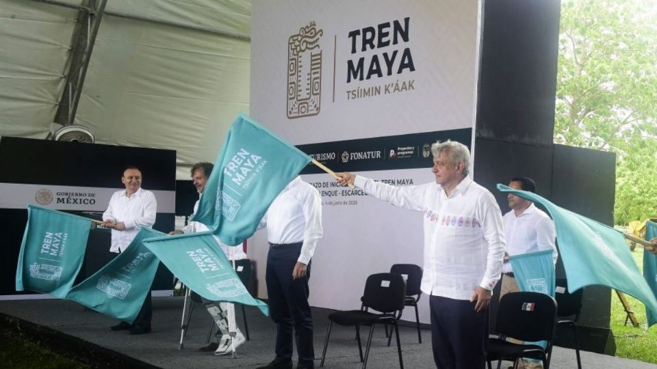 López Obrador dando banderazo de inicio de las obras del Tren Maya en Palenque, Chiapas. Foto: Archivo | Cuartoscuro