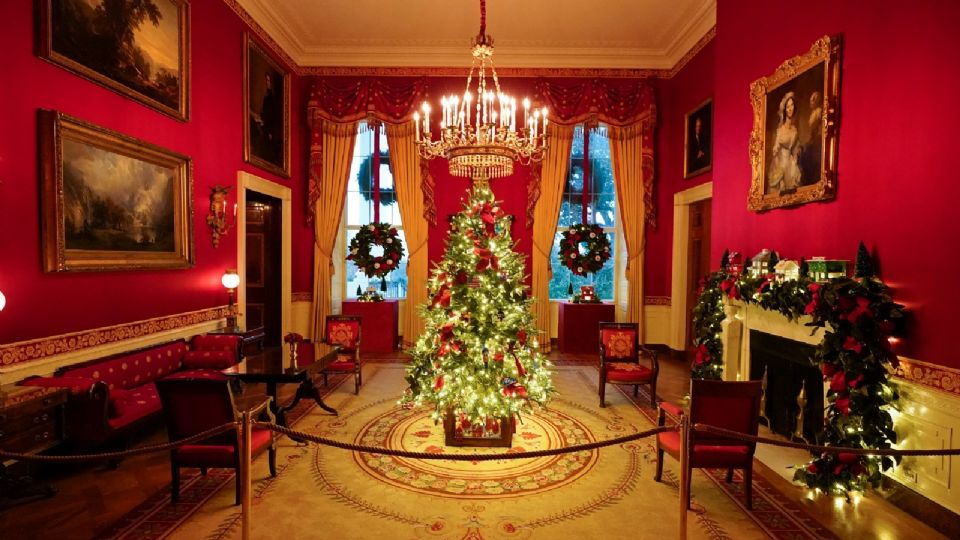 DESPEDIDA. Melania Trump presentó ayer su última decoración navideña de la Casa Blanca. Foto: Archivo/ AP