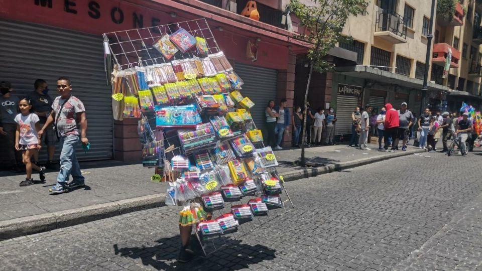 Los comerciantes no podrán vender sus productos en vías primarias. Foto: Cuartoscuro