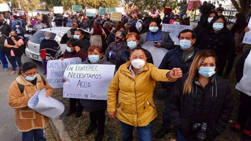 Vecinos de Ecatepec protestan por recorte de agua