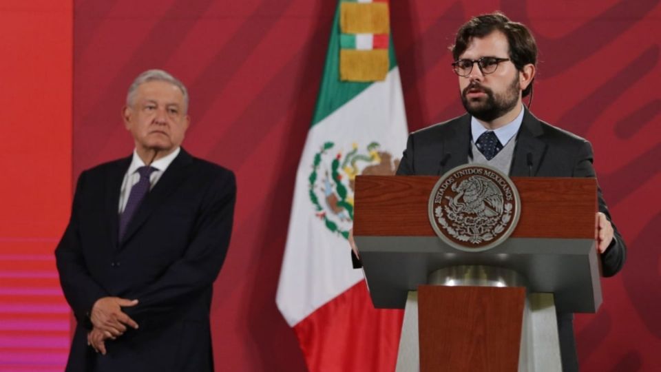 Alejandro Svarch Pérez, titular de la Coordinación Nacional Médica del Insabi y el presidente López Obrador. Foto: Yadin Xolalpa