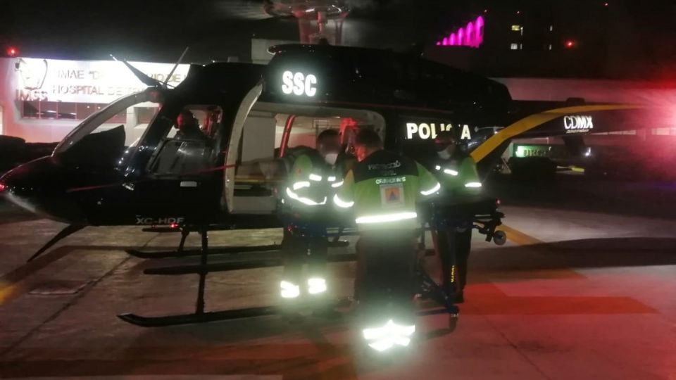 La mujer fue llevada del Hospital General de Milpa Alta al helipuerto del Hospital General Victorio De la Fuente Narváez. Foto: Especial