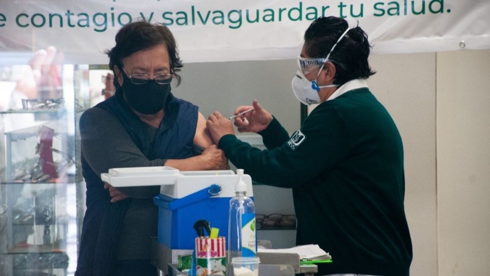 Las vacunas para el ensayo comenzarán a ser suministradas a entre 10 y 15 mil personas en el transcurso de esta semana. FOTO: Cuartoscuro