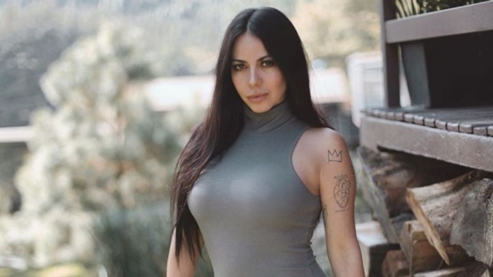 Jimena muestra cómo llevar leggins de piel en primavera