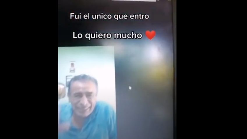 Profesor cancela CLASES online para ver peli y sólo un alumno asiste: VIDEO