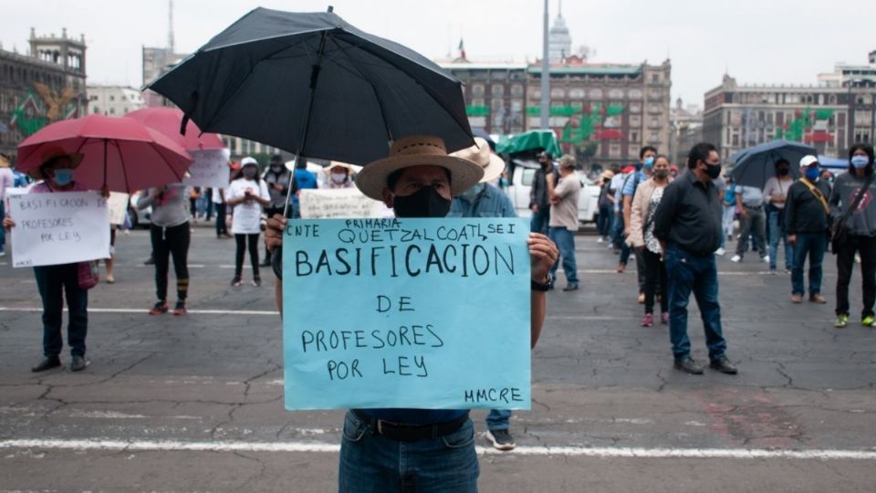 Protesta de maestros de la CNTE de Veracruz en el Centro Histórico. FOTO: DANIEL AUGUSTO/CUARTOSCURO.COM