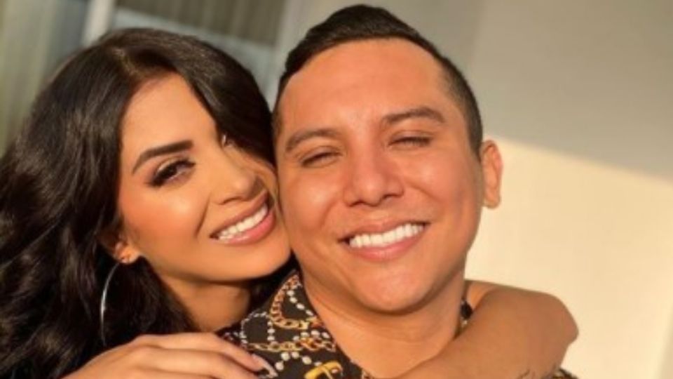 Kimberly Flores al lado de su esposo Edwin Luna. Foto: Especial