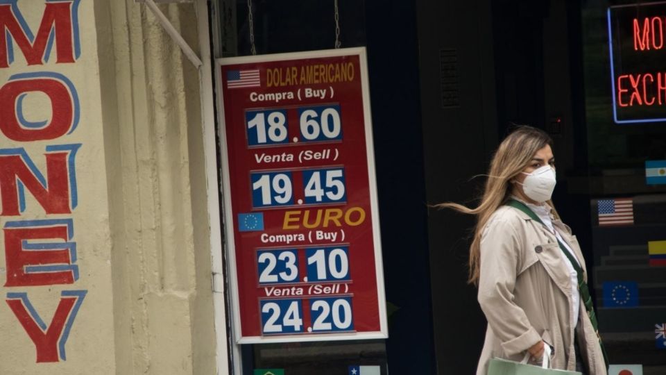 El peso mexicano se recuperaba el lunes y casi borraba las fuertes pérdidas registradas durante la apertura. FOTO: Cuartoscuro