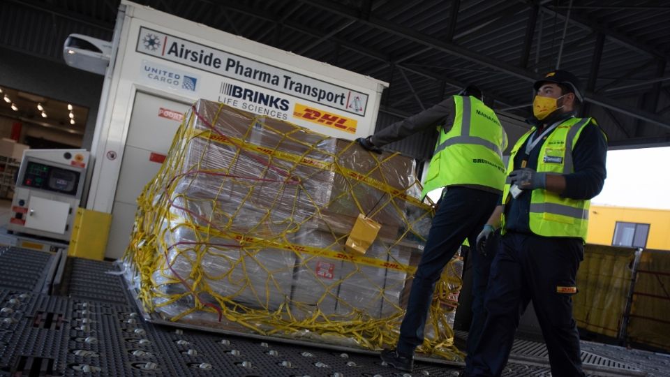 DESAFÍO. Aerolíneas están listas para lo que han definido como la 'misión del siglo'; el transporte será clave para la vacunación. Foto: AP