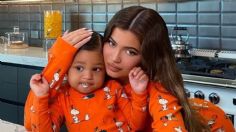 Stormi se combina con Kylie Jenner y luce abrigo personalizado digno de una mini fashionista