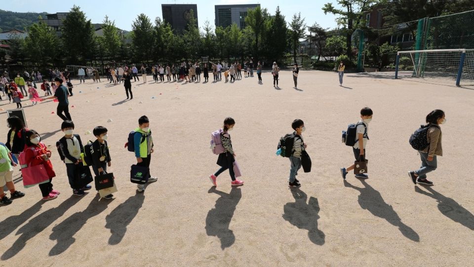 LA EDUCACIÓN. El mundo tuvo que modificar la forma de impartir la enseñanza para evitar los contagios de Covid 19. Foto: REUTERS