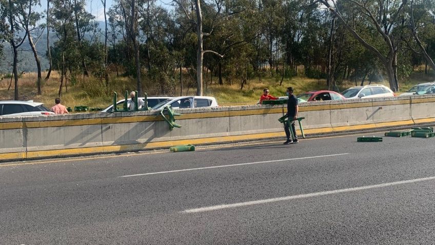 Vuelca tráiler en la México-Cuernavaca en dirección a la CDMX: FOTOS