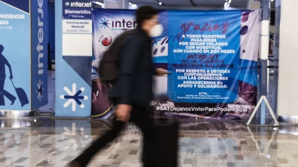 DINERO. Trabajadores alegan falta de solvencia financiera de la aerolínea. Foto: Cuartoscuro