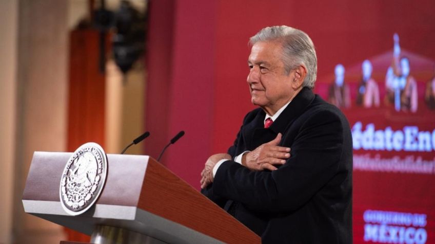 Celebra AMLO aplazamiento de la discusión de la Ley del Banxico y dólares