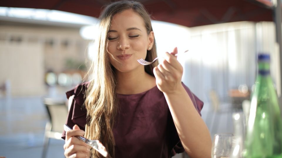 Los planes alimenticios saludables incluyen de todo tipo de alimentos. Foto: Pexels