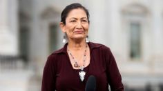 Joe Biden nomina a Deb Haaland como la primera indígena secretaria del Interior