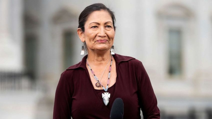 Joe Biden nomina a Deb Haaland como la primera indígena secretaria del Interior