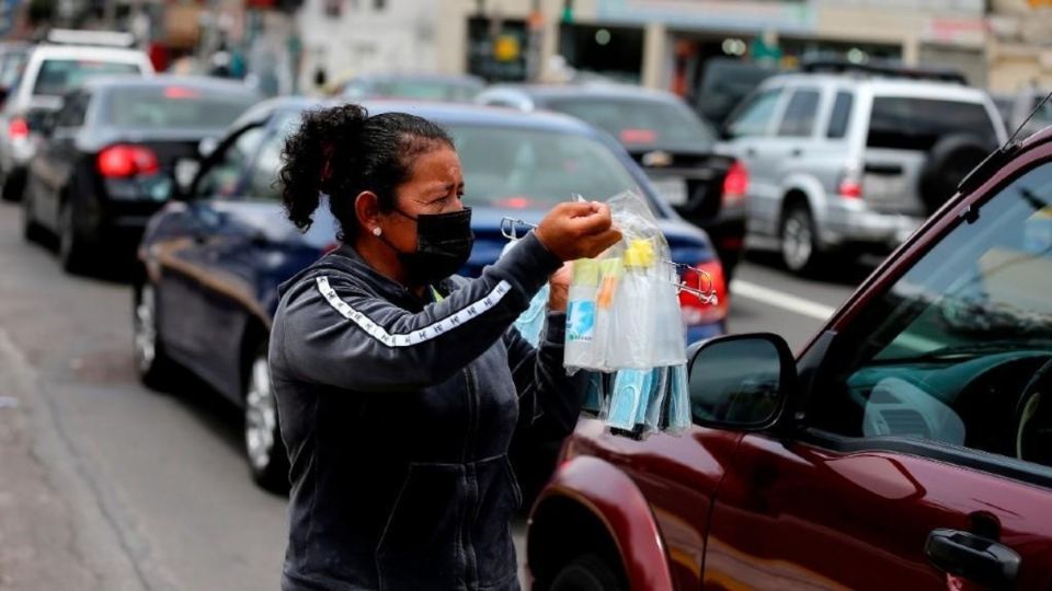 En la informalidad trabajan 56.5 por ciento de la población ocupada. Foto: EFE