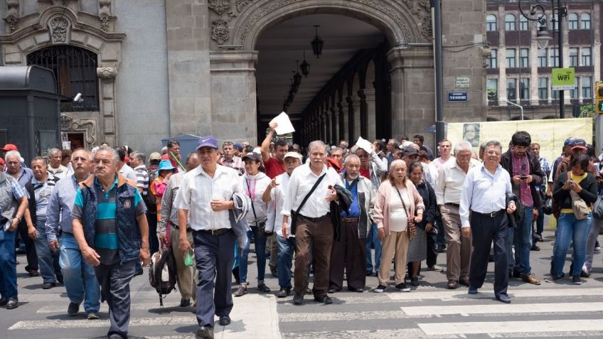 Marchas CDMX: Extrabajadores de la Extinta Ruta 100 se manifestarán en el Zócalo