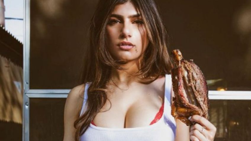 Mia Khalifa recoge la popó de su perro con su cubrebocas y luego se lo vuelve a poner: VIDEO