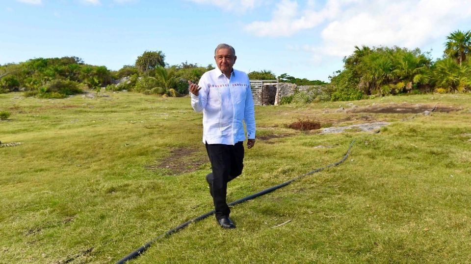 Con la firma del convenio entre los cinco estados, el presidente López Obrador aseguró que se evitará la anarquía y la corrupción. Foto: Especial